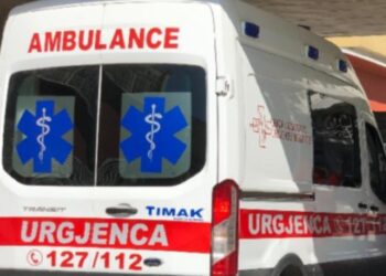 I riu përplas me makinë të miturën në Ballsh, 7-vjeçarja dërgohet në spital