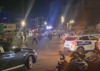 Përleshja e huliganëve polakë me tifozët shqiptarë në Tiranë, tre të arrestuar dhe dy nën hetim