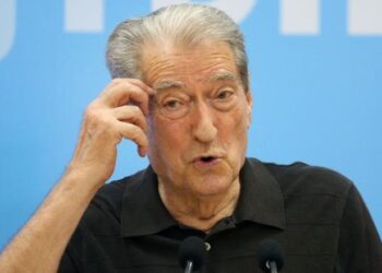 Video/ Nga “Argita 72 vjeç s’bind njeri” te “81 vjeç jam alternativa”: Kur parodia e djeshme bëhet “serioziteti” i sotëm