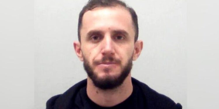 U rikthye fshehurazi në Britani pasi u deportua, shqiptari: Erdha të shisja drogë se u kisha borxh 4 mijë paund trafikantëve