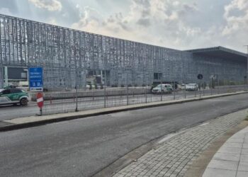 Pezulloi operacionet në pistë për 30 minuta për shkak të motit të keq, Aeroporti i Rinasit: Vijon puna normalisht