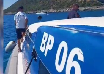 Siguria detare/ 20 mjete lundruese të bllokuara nga policia në 1 javë, shpëtohen 38 pushues