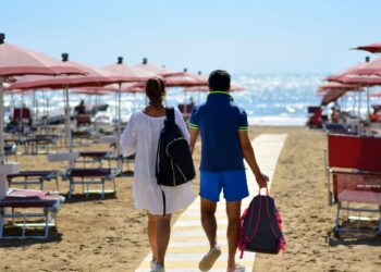 Rebelimi italian, plazhet private shohin rënie të vizitorëve, çmimet e larta shtyjnë turistët drejt plazheve publike dhe maleve