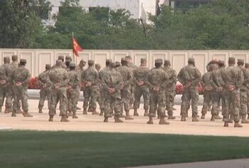 “Po tejkalon kompetencat!”/ Trump zbarkon me trupat ushtarake në Çikago
