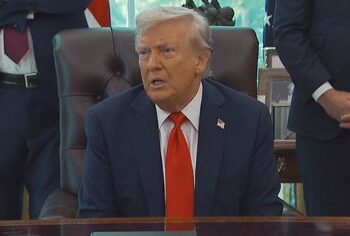 “Putin nuk e takon Zelenskyn pasi nuk e pëlqen”, Trump paralajmëron Ukrainën: Nuk shpenzojmë më para