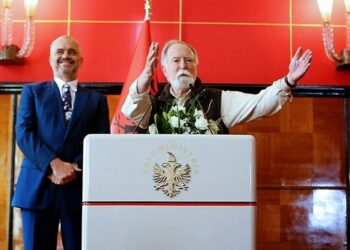 Saga e Papavramëve, ose të jesh “pasardhës”