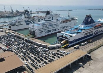 Sezoni turistik, 20 mijë pushues dhe 6 mijë automjete në fundjavë në Portin e Durrësit