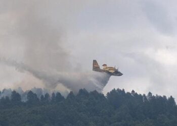 Zjarri në Mirditë, ndërhyn avioni italian ‘Canadair’