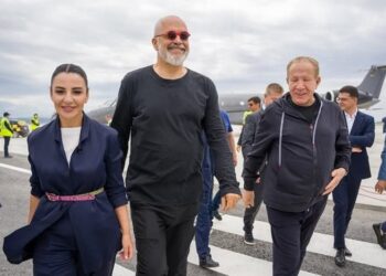 Po i bëjnë presion për t’i marrë aeroportin e Vlorës? Behgjet Pacolli sqaron të vërtetën
