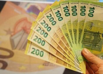 Pse bizneset preferojnë të kursejnë në euro?