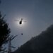 Pesë helikopterë për një Shqipëri në flakë