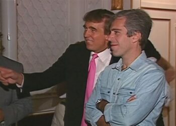 Një vështrim brenda “strofullës” së Jeffrey Epstein në Manhattan: Zbulohen letra dhe foto të reja!