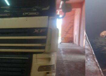 Fshehu nën rimorkio emigrantin maroken, procedohet 30-vjeçari në Qafë Thanë