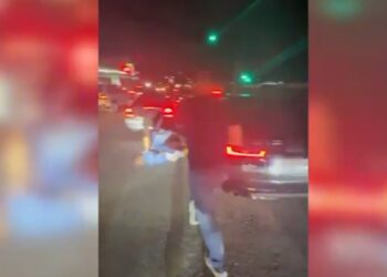 Arrestohet në Tiranë 21-vjeçari me armë, municion dhe pranga policie