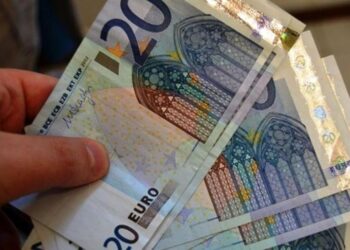 Paguan me euro false në një pikë karburanti, ndalohen dy shtetas të Shqipërisë në Kosovë