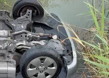 Makina përmbyset në kanal, tre të plagosur në Levan-Mifol