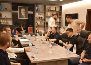 Zjarret në Delvinë, Vengu takim me shefin e shtabit dhe drejtuesit vendorë për planin e masave
