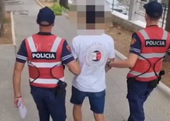 Mbushi makinën me karburant me para të false, vihet në pranga 25-vjeçari