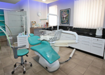 Vdekja e 59-vjeçarit pas kontrollit në klinikë, Policia nis hetimet për dentistin në Devoll