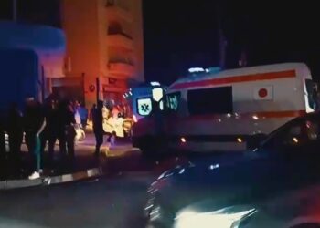 Zjarri në Lushnje, dhjetëra banorë të asfiksuar nga tymi, tre në gjendje më të rëndë