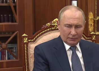 Rafti i librave të Putinit, si Kremlini po i paraqet pamjet e vjetra si të reja