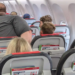 Nga janari 2026, pasagjerët obezë do paguajnë për dy ulëse në avion, vendimi nxit debate