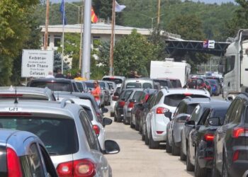 ‘Bllokohet’ pika kufitare e Qafë Thanës, radha e automjeteve shkon në 1 km
