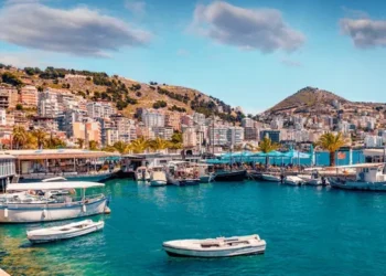 Shtohen financimet për turizmin/ Bankat dhanë më shumë kredi për hotele, restorante dhe tregtinë