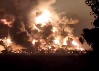 Shpërthen në flakë rafineria ruse, dronët ukrainas ndërmarrin sulmin e radhës