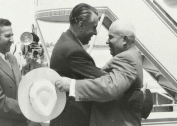 Stalini e donte Shqipërinë brenda Federatës, kujtimet e Hrushovit: Enver Hoxha i urrente jugosllavët