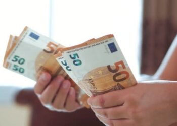 Shqiptarët i “largohen” euros/ Raporti i Bankës së Shqipërisë: Rritet përdorimi i lekut