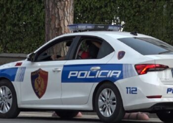 Plagosi me thikë bashkëjetuesen pas sherrit në shtëpi, vihet në pranga 41-vjeçari në Tiranë!