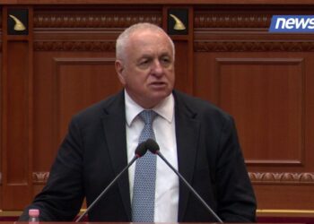 “Për kë bien kambanat?”/ Tritan Shehu: Protestat në Serbi, sinjal për rënien e regjimeve të korruptuara në Ballkan
