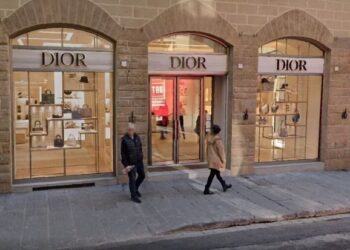 “Skifterat” bëjnë namin në një dyqan mode në qendër të Firenzes, grabitje me vlerë 200 mijë euro