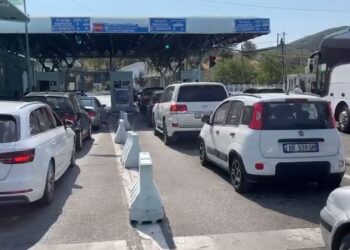 Emigrantët kthehen në Greqi pas pushimeve, fluks në pikën kufitare të Kakavijës