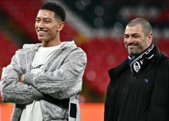 Situatë e pazakontë te Dortmund, babai i Jobe Bellingham “kapet” me trajnerin