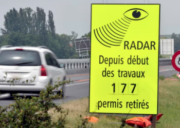 Tejkaloi shpejtësinë në rrugë, i vendoset gjobë rekord prej 110 mijë dollarësh shoferit