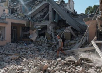 Rusia vijon përparimin në fushëbetejë, merr dy fshatra në rajonin e Donjetskut