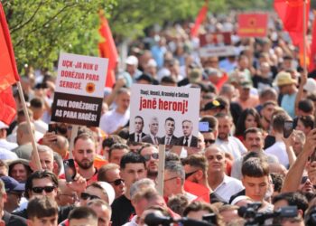 LIVE! Mijëra shqiptarë në shesh kundër “padrejtësive” të Hagës, kërkojnë lirimin e krerëve të UÇK