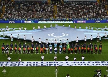 “Ndaloni vrasjen e fëmijëve” / UEFA mesazh të fortë nga fusha për konfliktin që po trondit botën