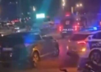 Provokuan me banderolat “Kosova është Serbi” dhe përdhosën bustin e Skënderbeut, autobusi i tifozëve polakë sulmohet rrugës për Rinas, nisin hetimet