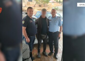 Parashutisti maqedonas u ngrit në fluturim në Shën Nuam, por era e fortë e çoi në Tushemisht!