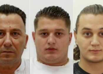 Vrasja e trefishtë në Gjilan, shpallen në kërkim dhe dy djemtë e autorit të dyshuar (FOTO)