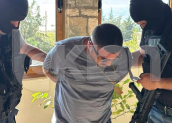 Dalin pamjet e arrestimit të Flodian Plakut, momenti kur policia rrethon hotelin në Vlorë
