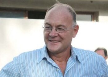 Parku natyror në flakë, ironizon Tare: Syri i Kaltër digjet, por ne kemi Çeço e Nona fest…