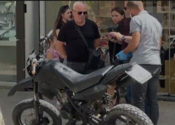Tentativë e dështuar grabitje në Shkodër, hajduti “harron” edhe motorin para argjendarisë