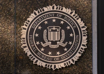 Zyrtari i FBI-së që i rezistoi administratës Trump shkarkohet nga Byroja