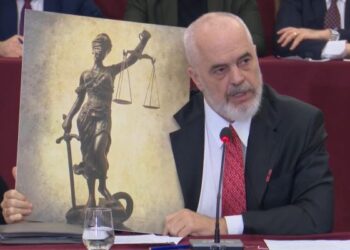 “Çfarë hëngri kur pengoi çlirimin e tokës së xanun”, Rama ‘piketon’ një tjetër gjyqtar: Është i vetmi që…