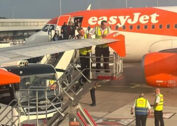 Panik në aeroportin e Mançesterit! Dy avionë përplasin krahët me njëri-tjetrin, shmanget tragjedia