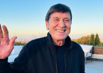 Gianni Morandi viziton bregdetin shqiptar, poston fotot nga pushimet në Dhërmi